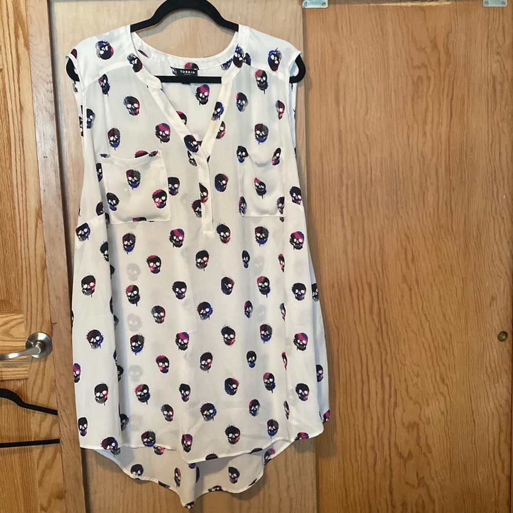 Torrid skull blouse size 4